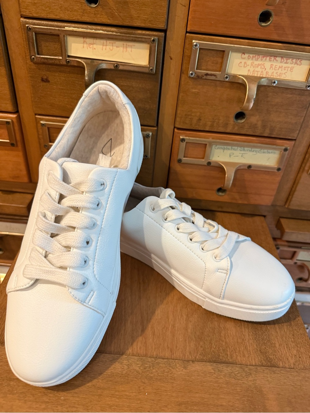 Joie Harvard White Lace Up Low Top Sneakers Size 7.5 EUC